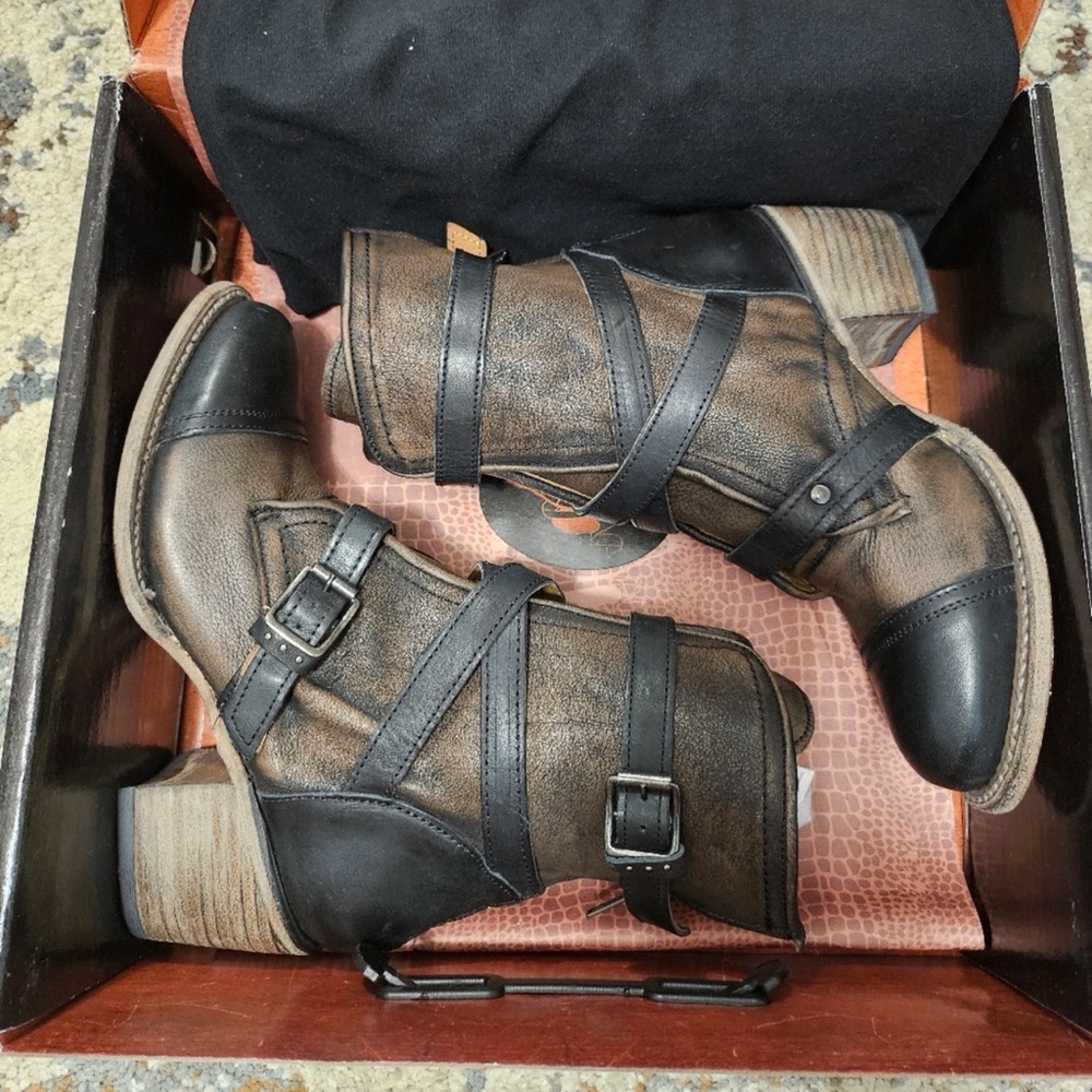 Freebird Black and Brown Canyon Boots